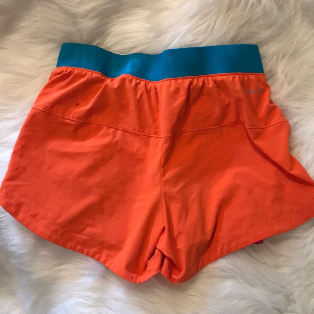 Nike running shorts in bright colors - Picture 4 of 5
